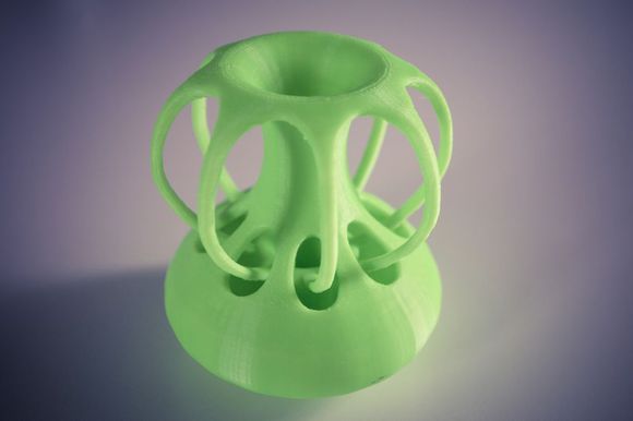 3D打印而成的花瓶 新手選擇3D打印手板模型加工打樣還是CNC加工?選擇當(dāng)?shù)剡€是全國3D打印公司?