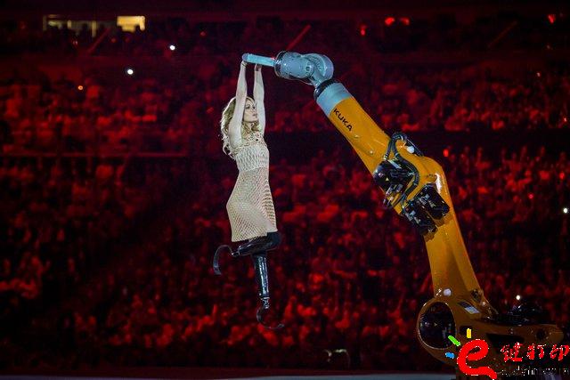 3D打印服裝_殘奧會開幕式之星Amy Purdy的3D打印連衣裙閃耀舞臺