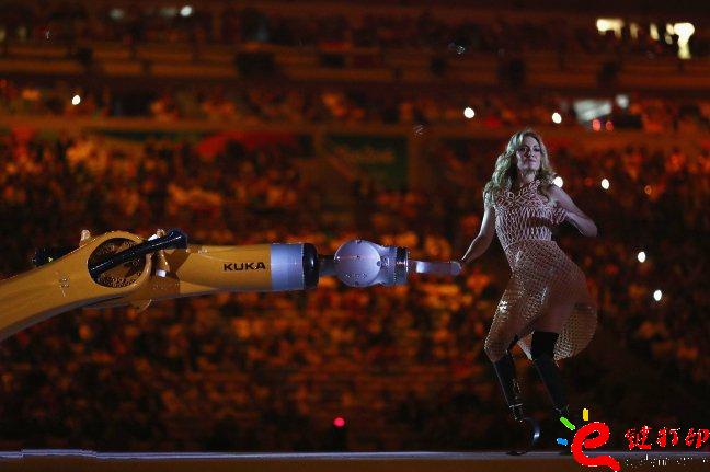 3D打印服裝_殘奧會開幕式之星Amy Purdy的3D打印連衣裙閃耀舞臺